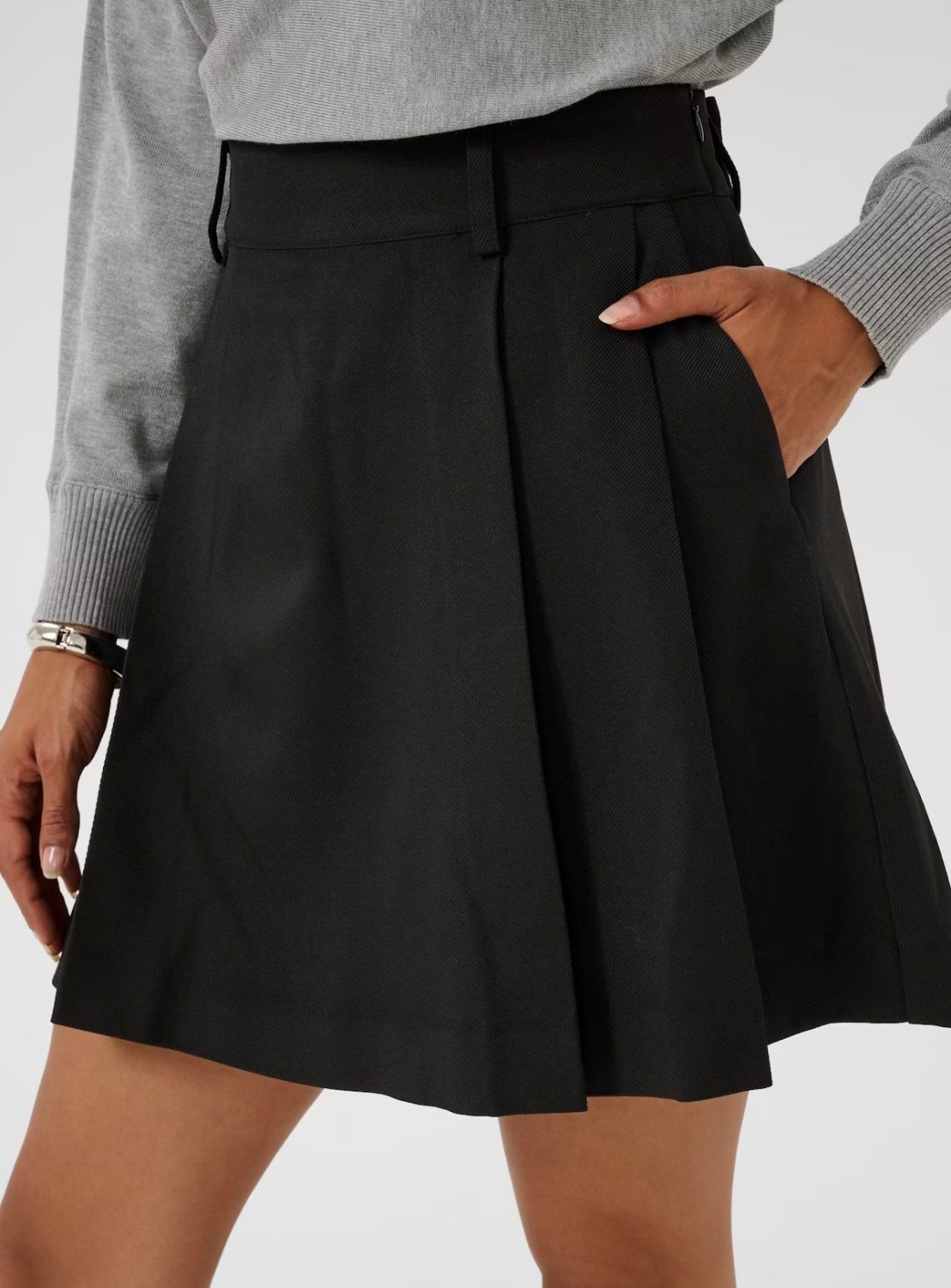 CUBENEDICTE Skirt Sort