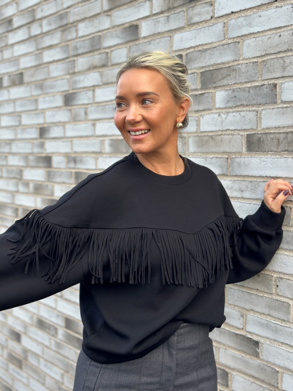Virefllect L/S o-neck fringe frynser sort