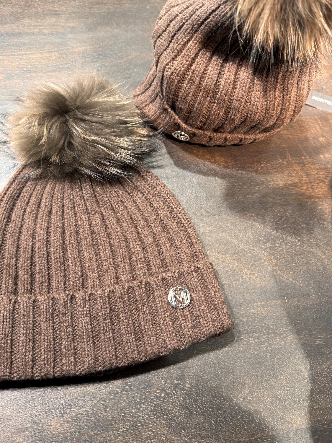 Klassisk lue i rib med dusk