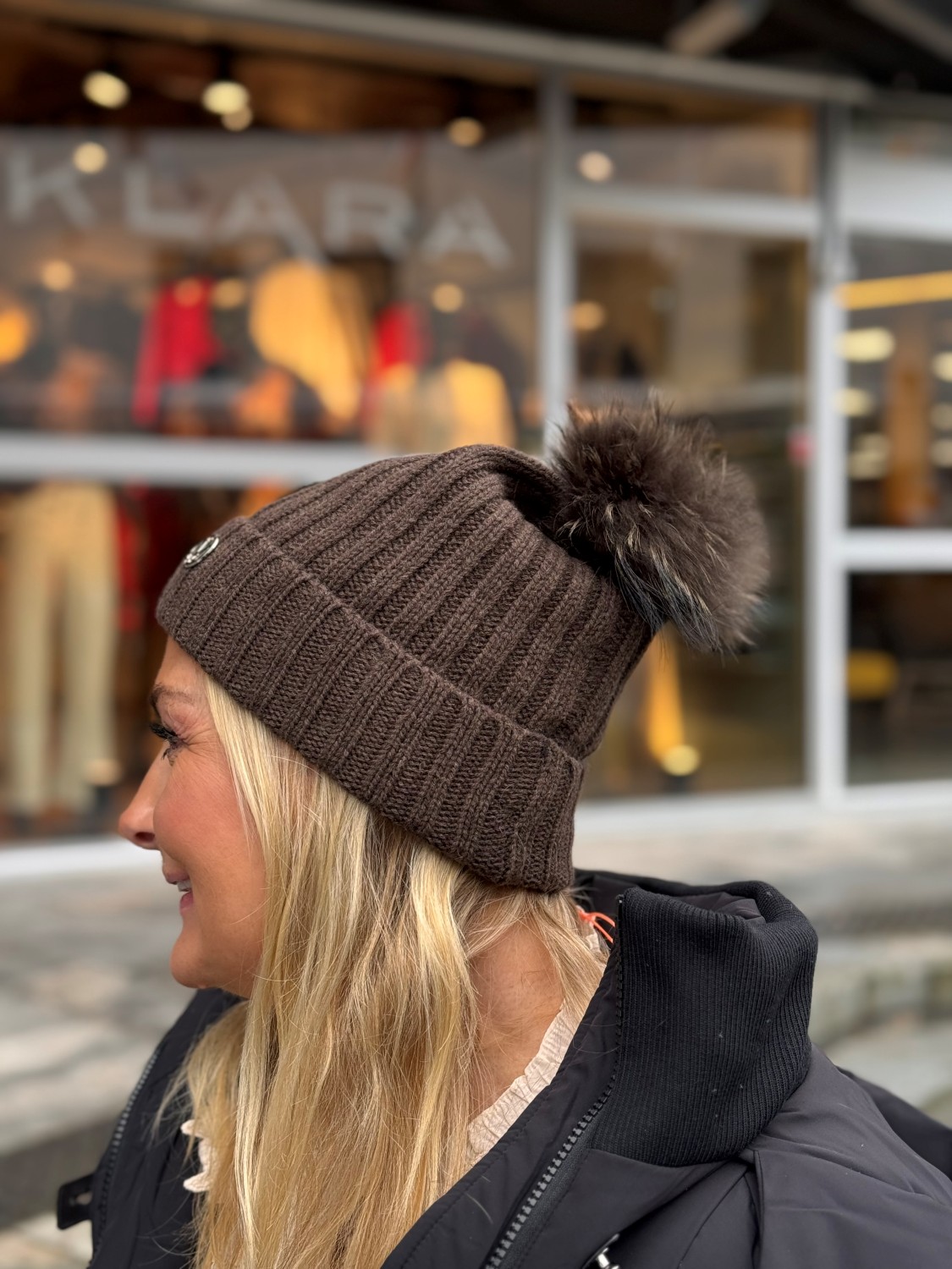 Klassisk lue i rib med dusk