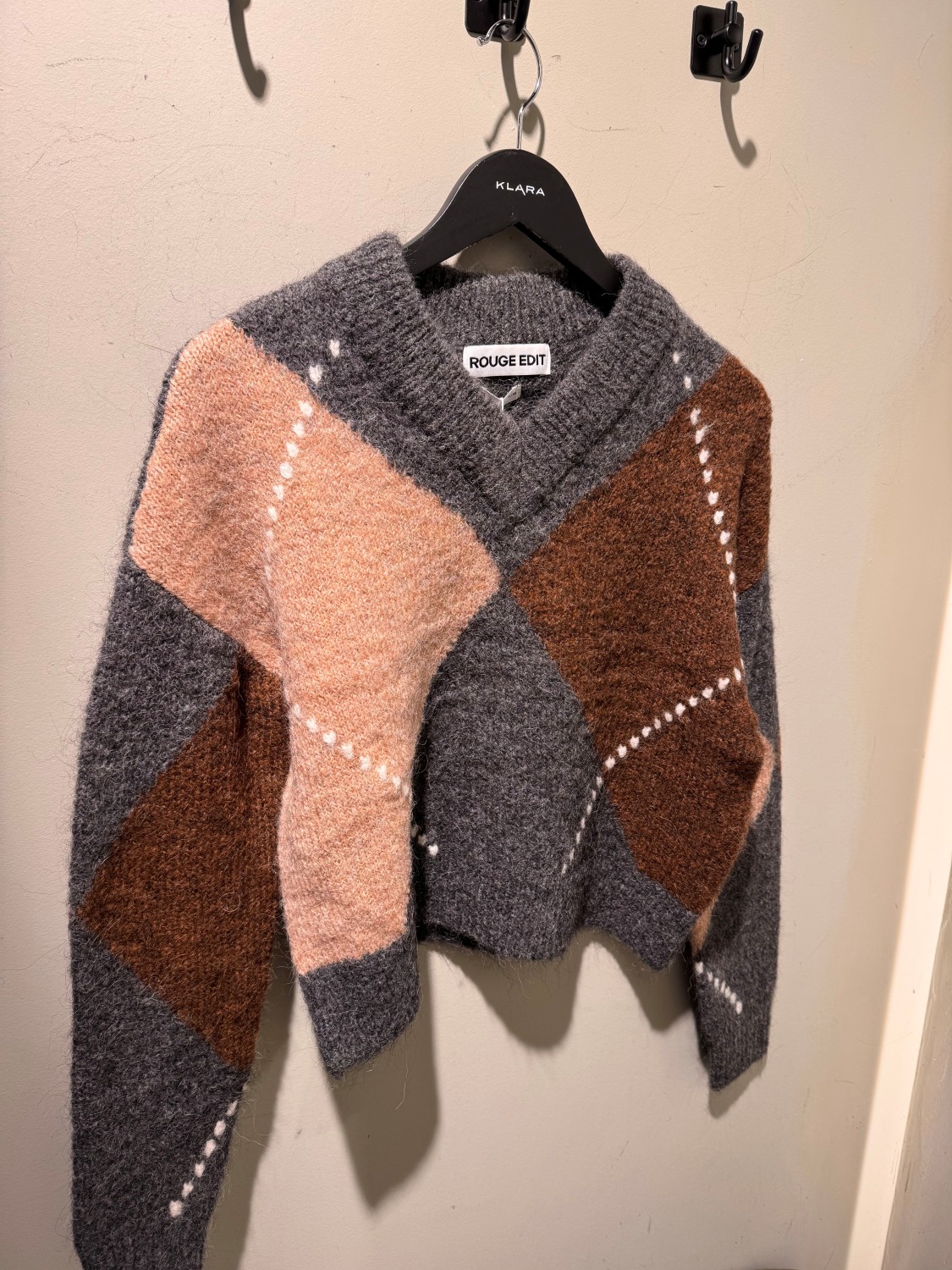 ROUARGYLE ls V- neck knit Ruter