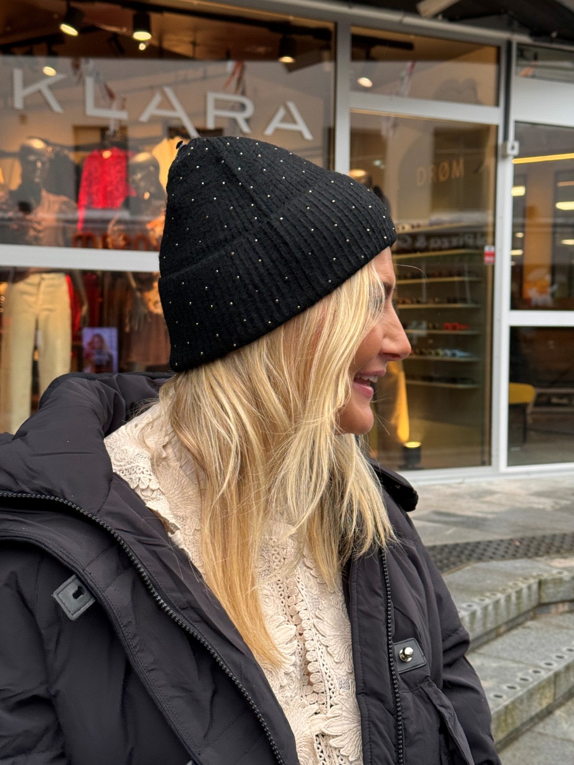 Vibrava rhinestones knit beanie/ef diamanter sort