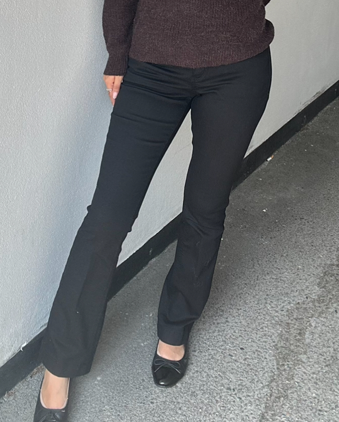 Flared fit boot cut sort