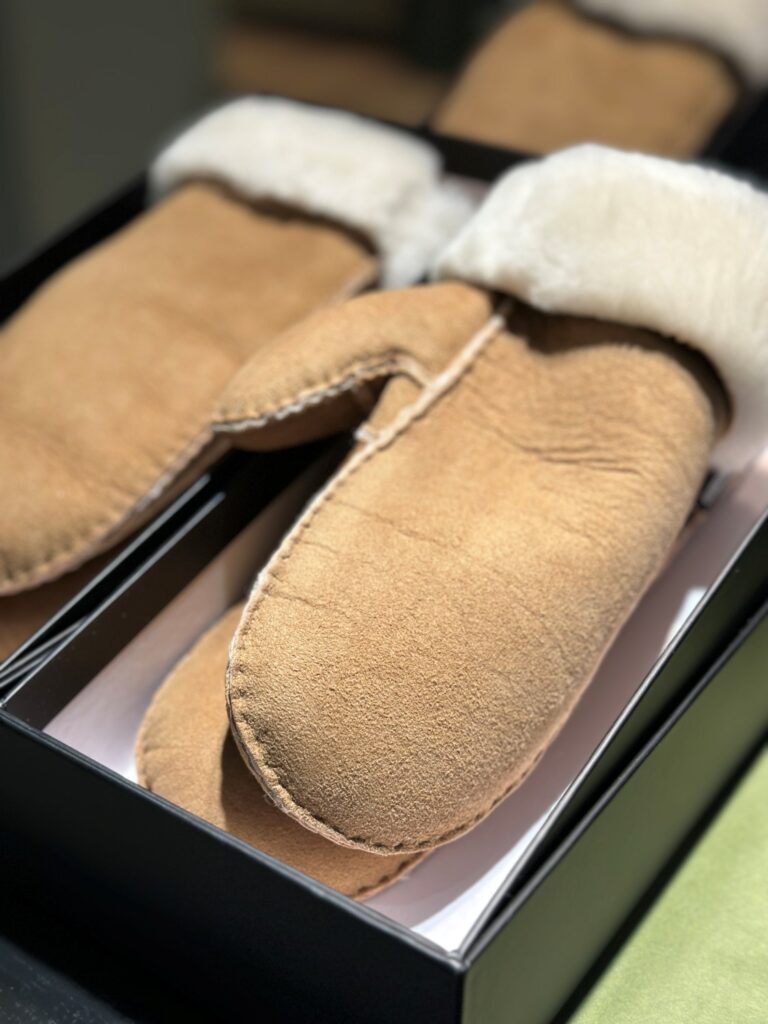 MONTECRISTO Semskede Saueskinnsvotter Beige