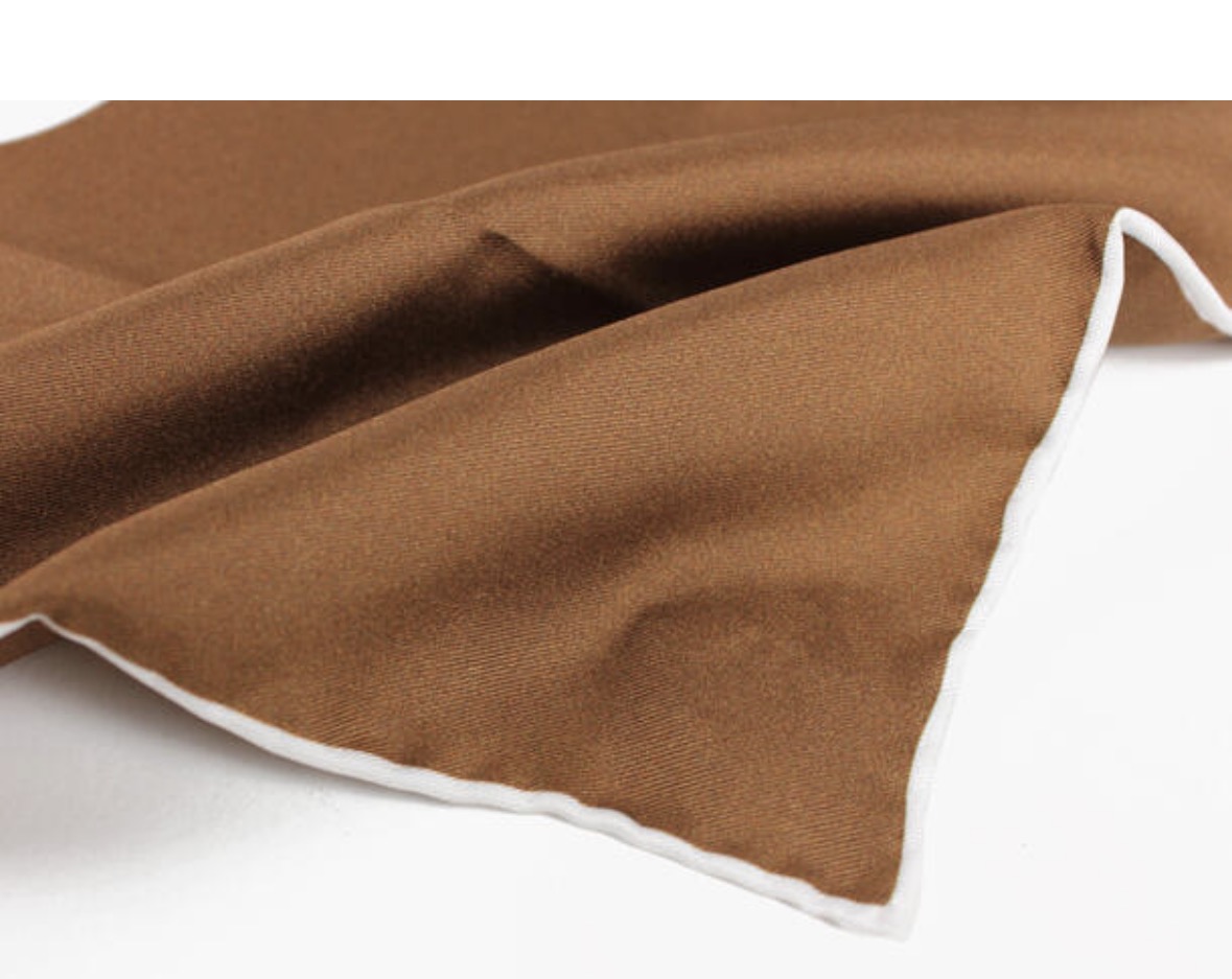 NOHR Emma emblem silkeskjerf brun