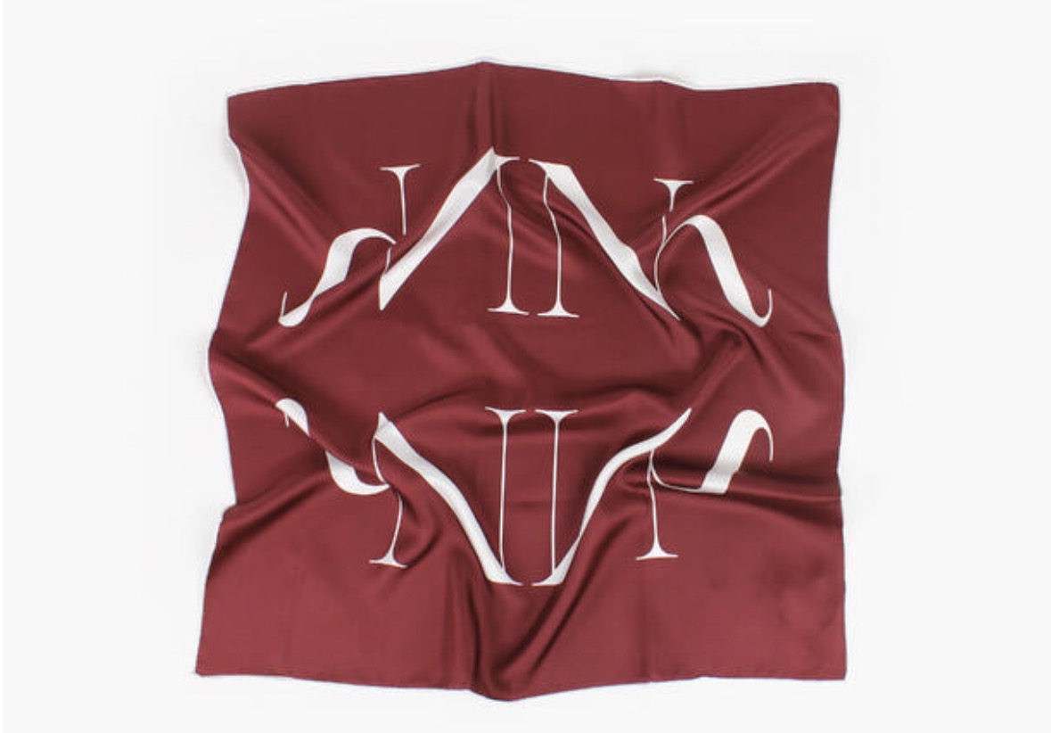 NOHR Emma emblem silkeskjerf burgunder