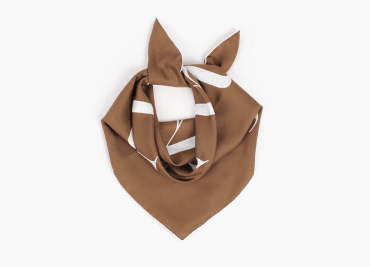 NOHR Emma emblem silkeskjerf brun