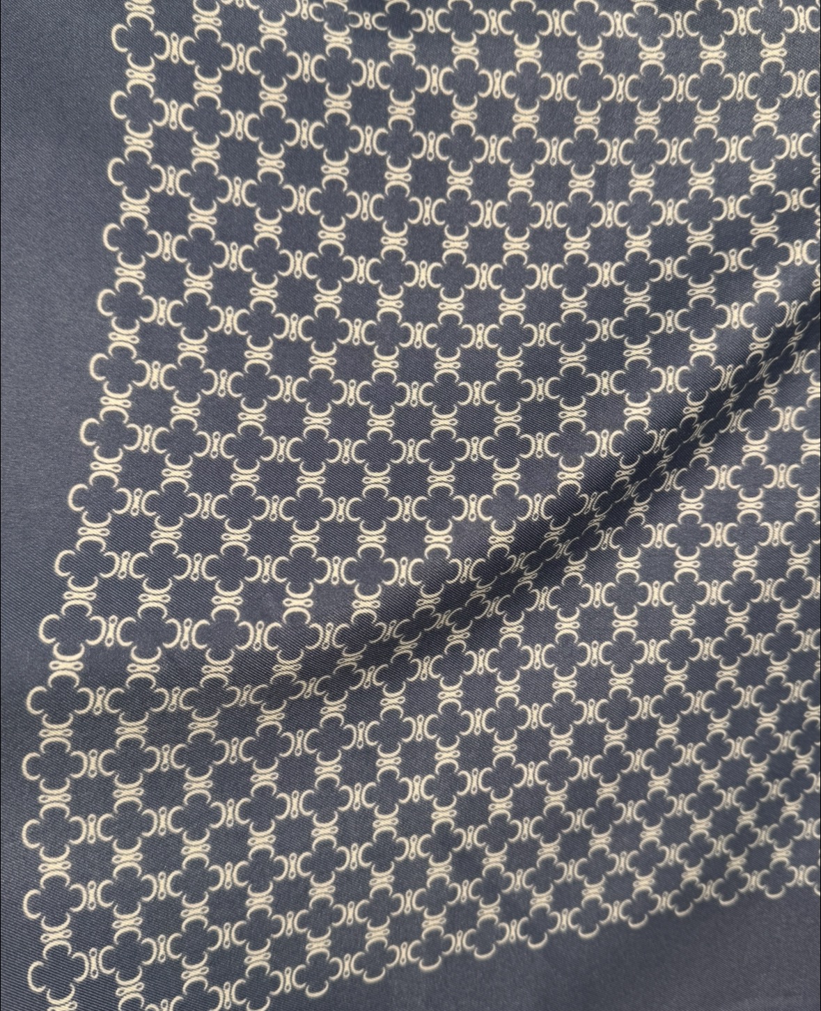 MANZINI satengskjerf stor