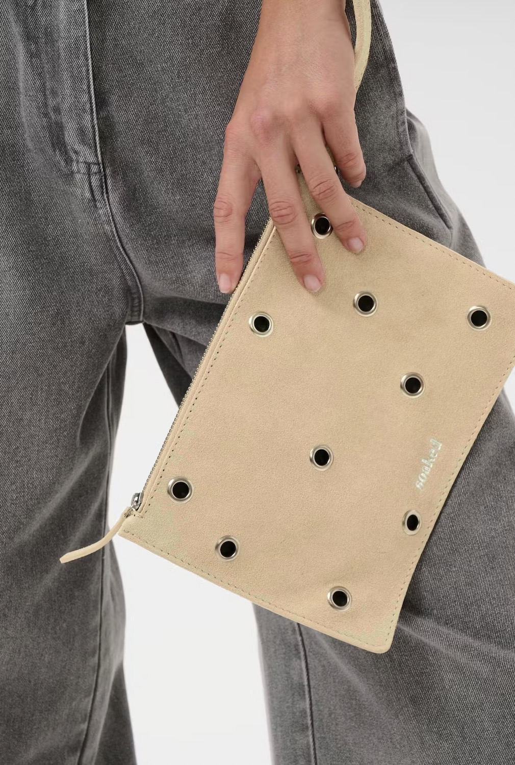 SLCalilje Eyelets suede clutch Sand