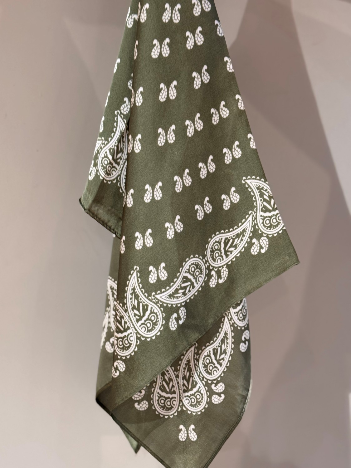 MANZINI skjerf simpel paisley oliven grønn