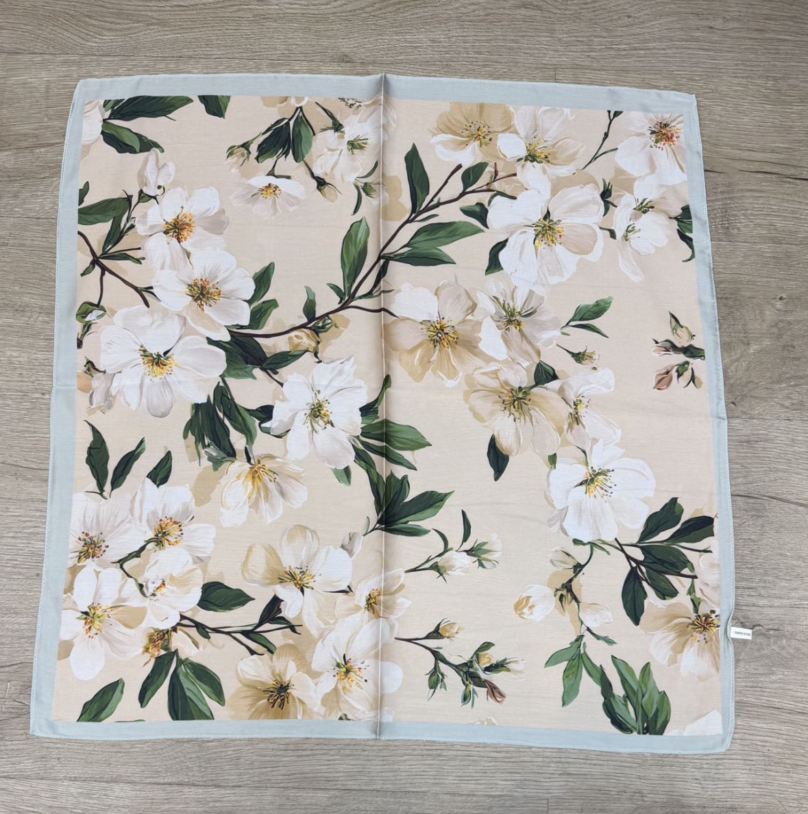 NORA skjerf spring blossom hvit