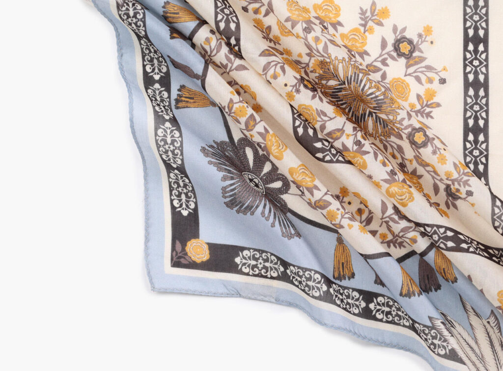 Manzini skjerf med blomster Blå