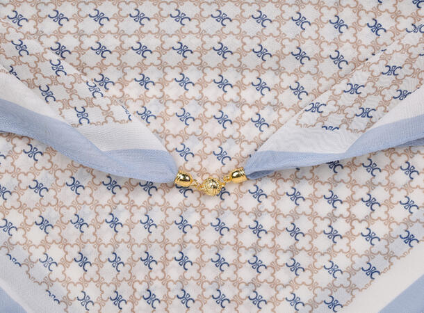 Manzini skjerf med magnet i gull lysblå