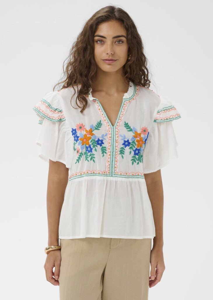 CUlicinda blouse brodert mønster spring gardenia hvit