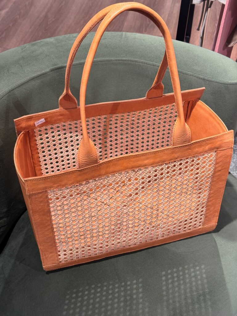 BY TAC shoppper cognac