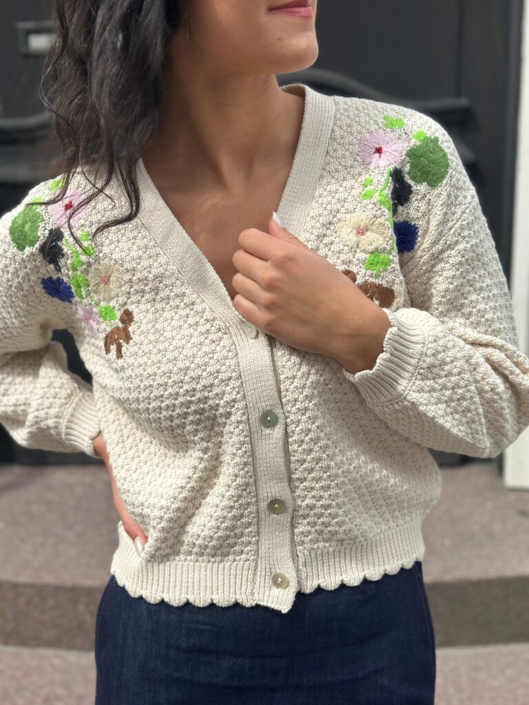NUMAGGIE cardigan 9509 whitecap broderi beige