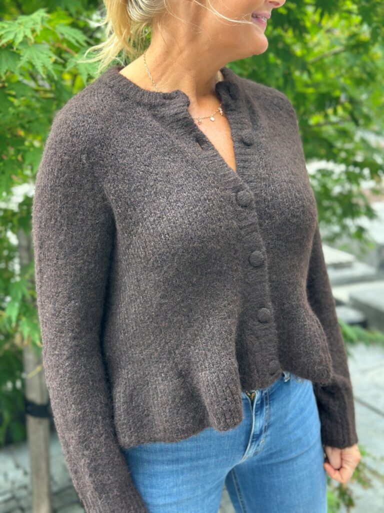 Vibows l/s Flounce knit cardigan coffee bean