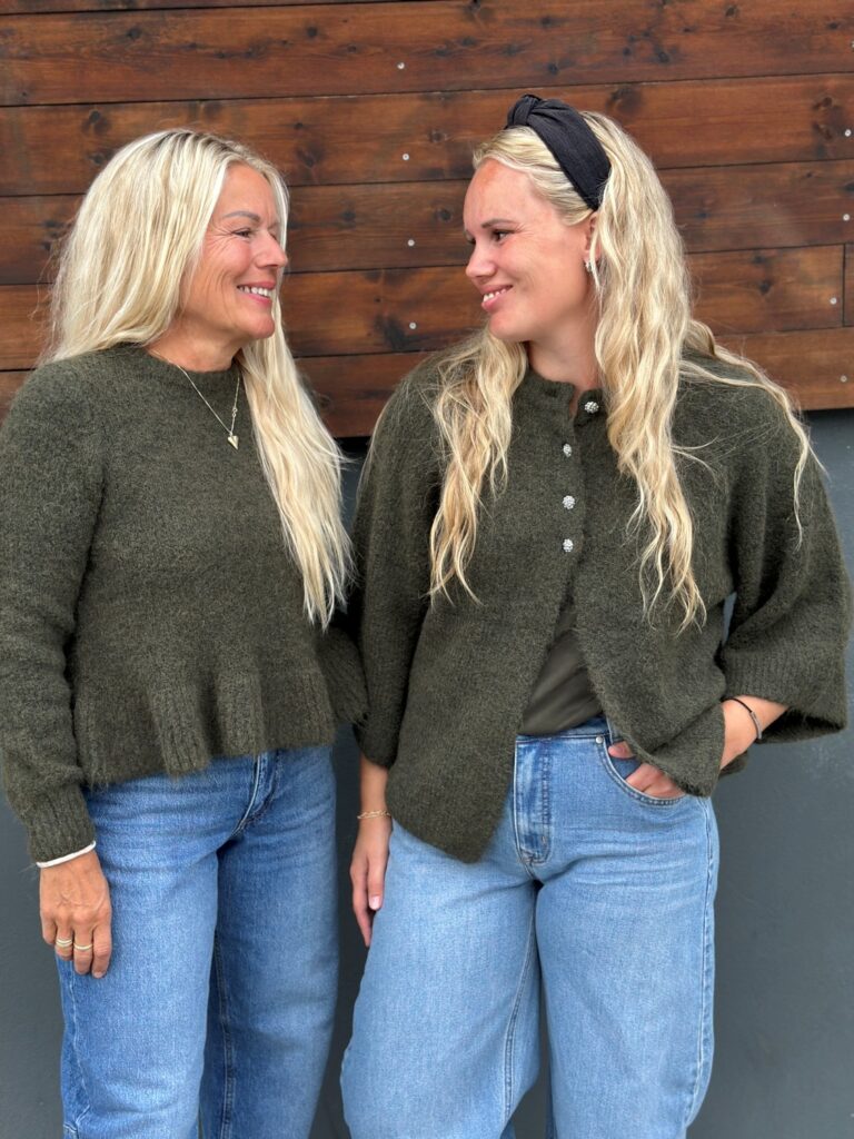 Vibows flounce knit pullover forest night