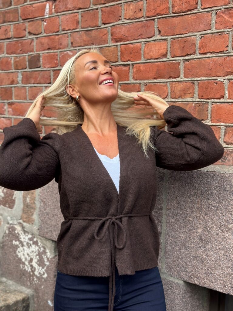 Vikehela belt knit cardigan brun