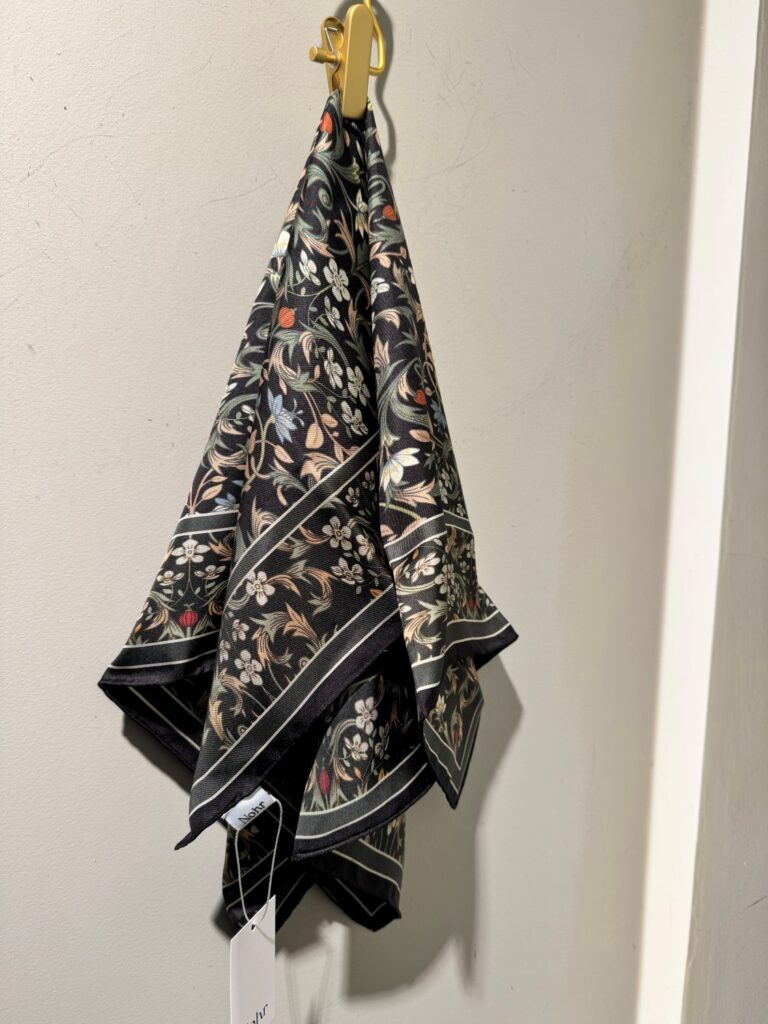 NOHR Isadora silk scarf 65x65 Olive