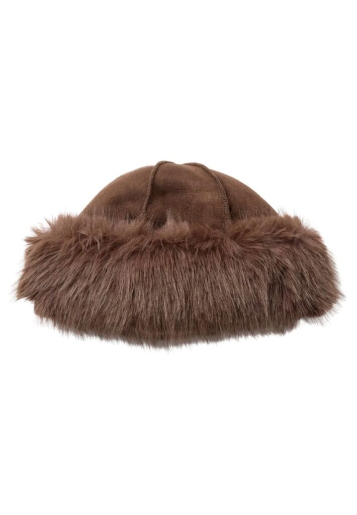 Nugorina hat black coffee