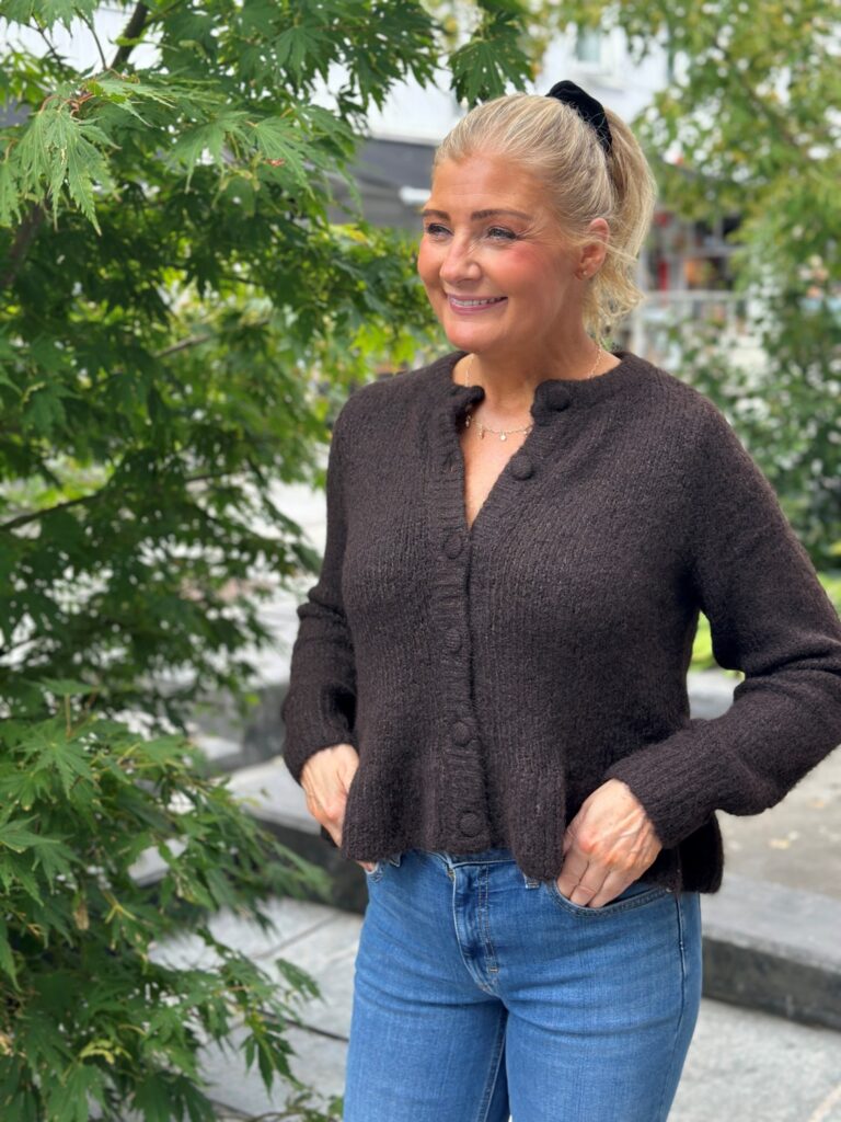 Vibows l/s Flounce knit cardigan coffee bean