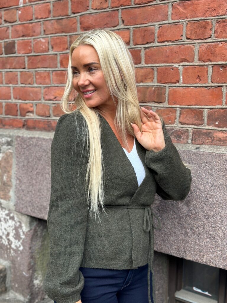 Vikehla belt knit cardigan