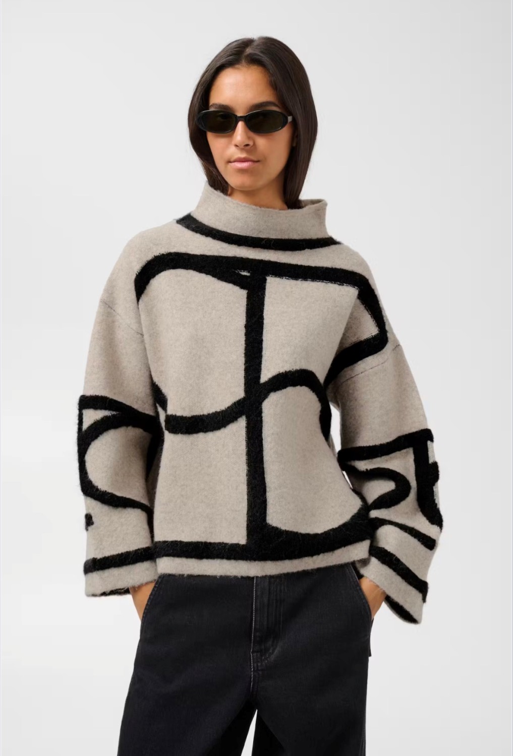 SLSorea Mono pullover beige w black monogram