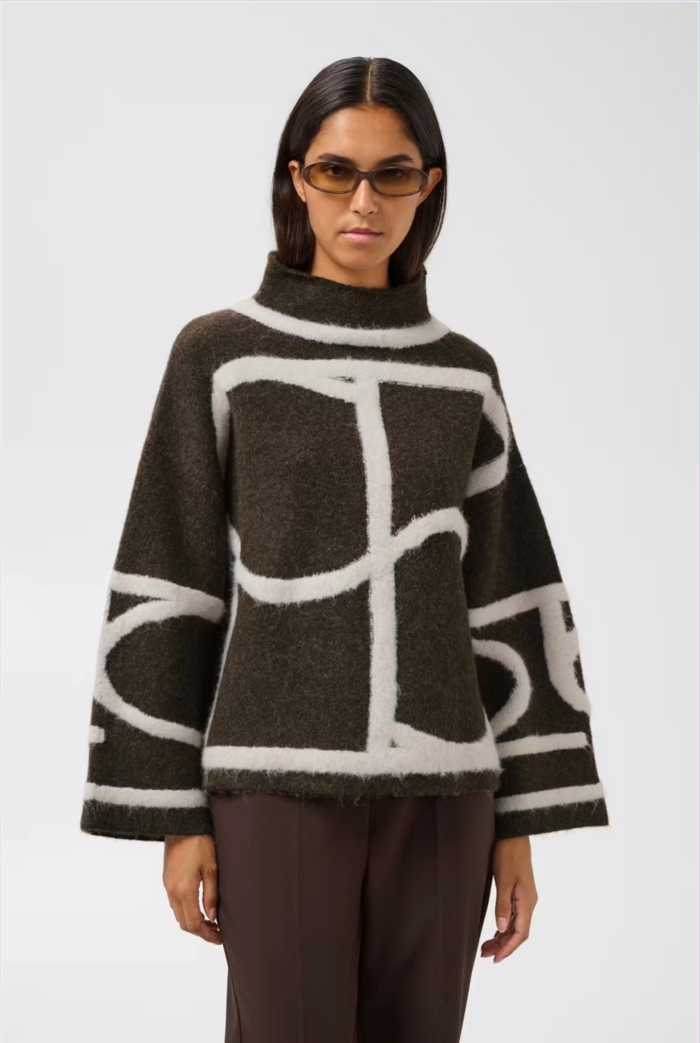 SLSorea Mono puyllover chocolate brown w white monogram